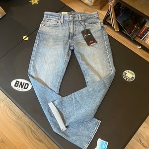 Levi’s Premium 502 Taper in Naval Blue W30L32